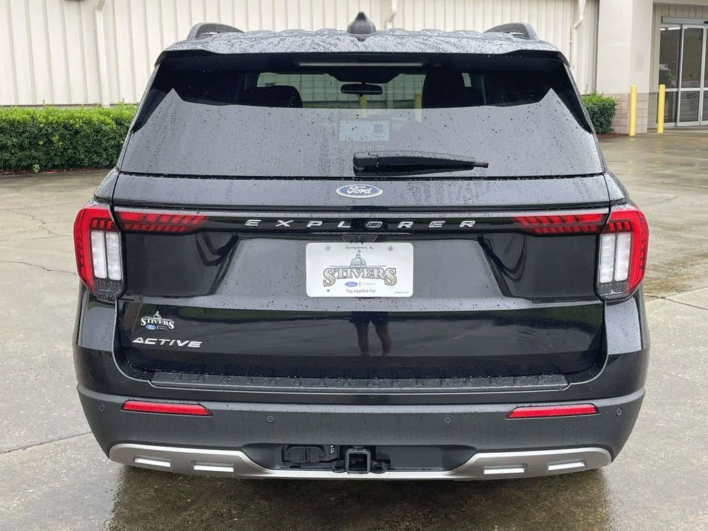 Used 2025 Black Metallic Ford Active image 4