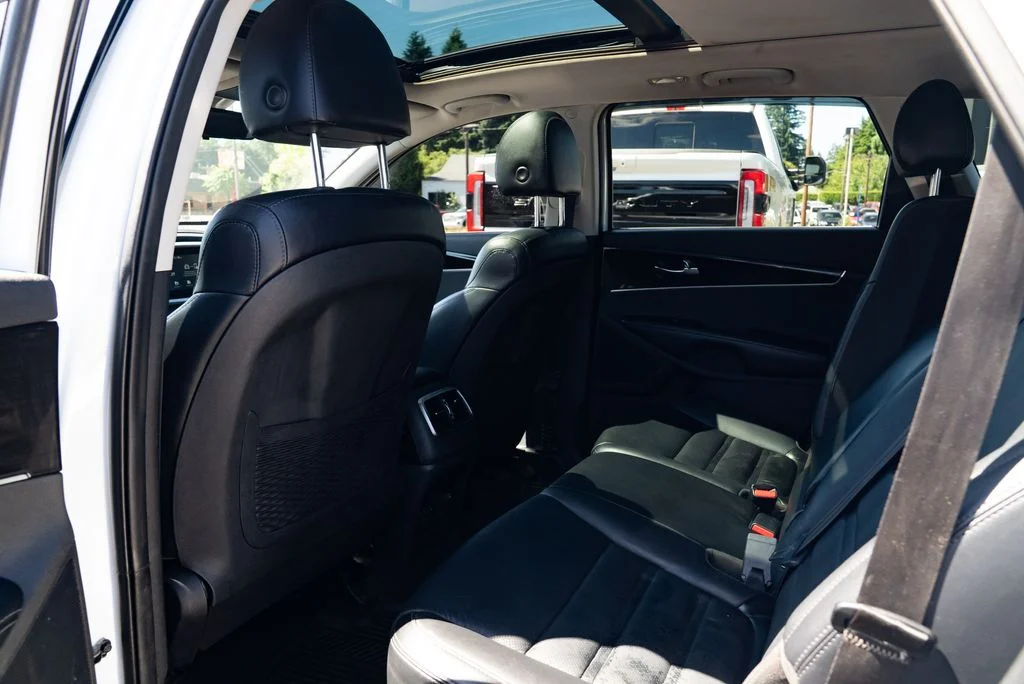 Used 2020 White Kia EX image 21