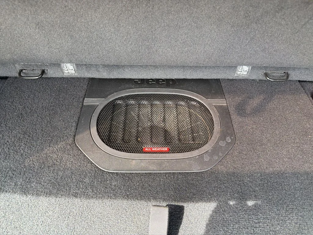 Used 2022 Gray Jeep Rubicon image 7