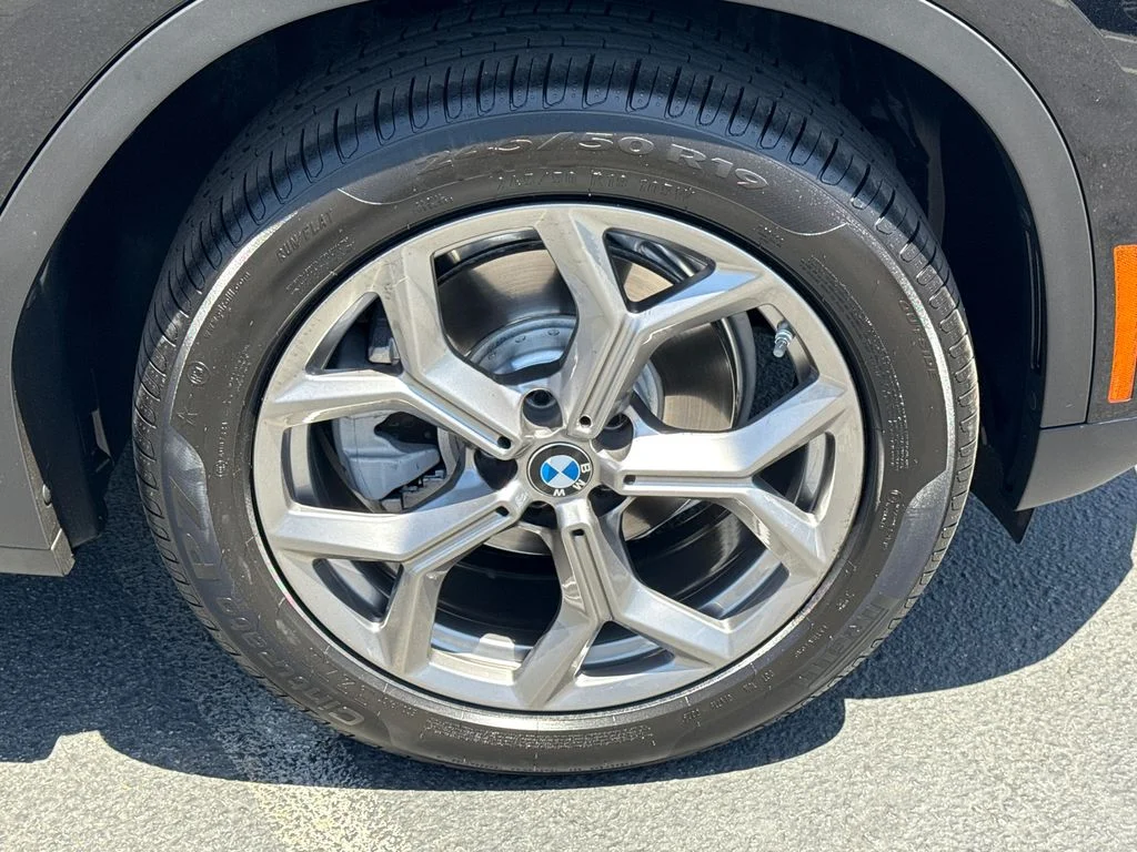 Used 2023 Black BMW xDrive30i image 7