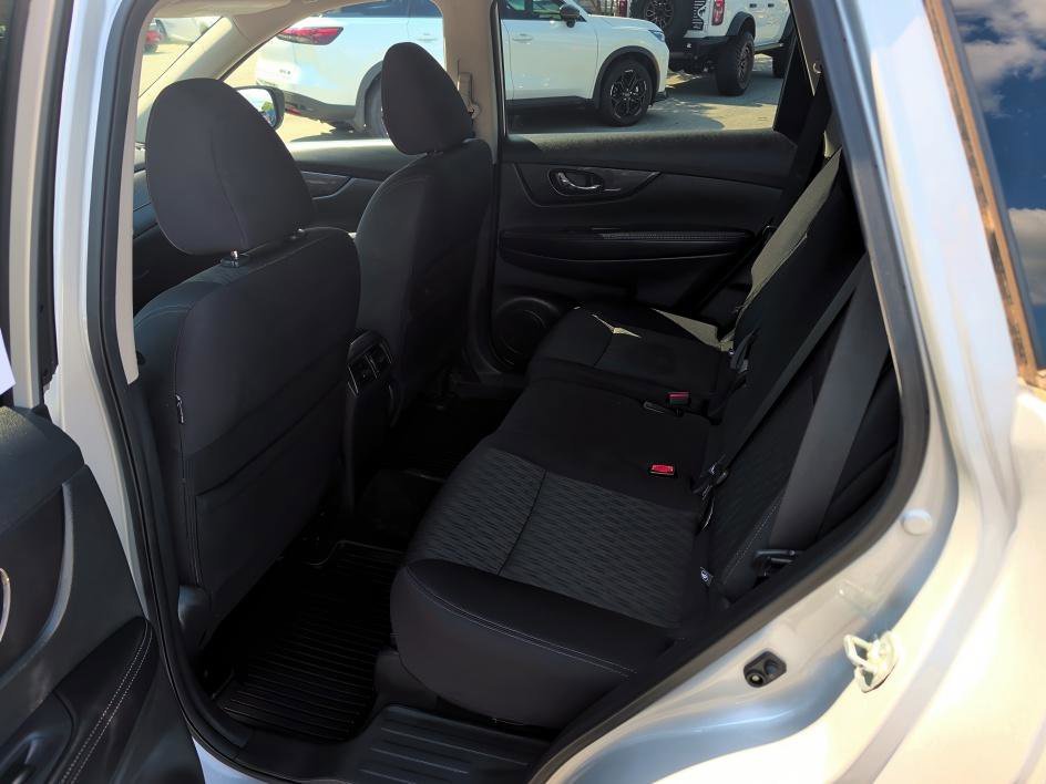 Used 2018 Brilliant Silver Nissan SV image 9