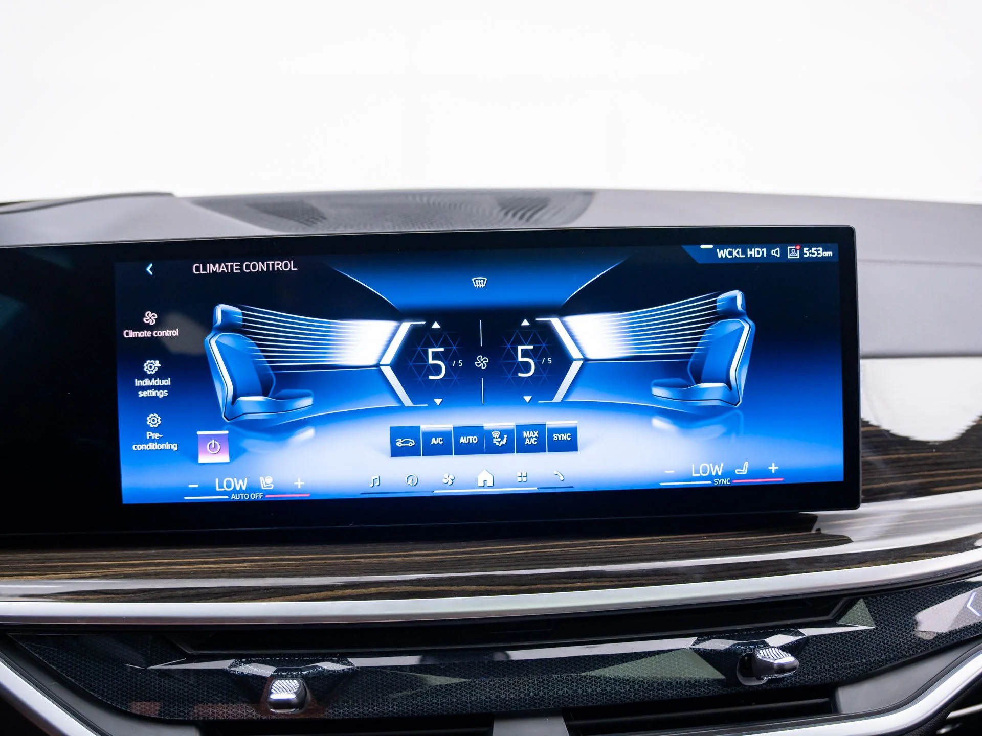 Used 2025 Black BMW xDrive40i image 24
