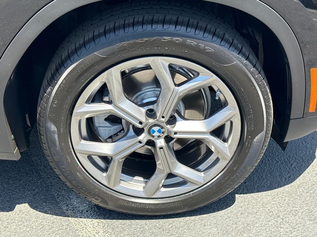 Used 2023 Black BMW xDrive30i image 7