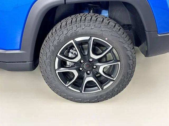 New 2026 Hydro Blue Pearl-Coat Exterior Paint Jeep Trailhawk image 29