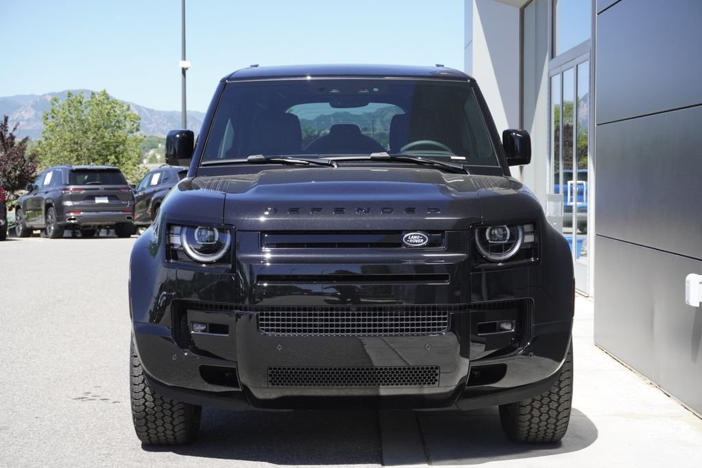 New 2026 Santorini Black Land Rover X-Dynamic SE image 5