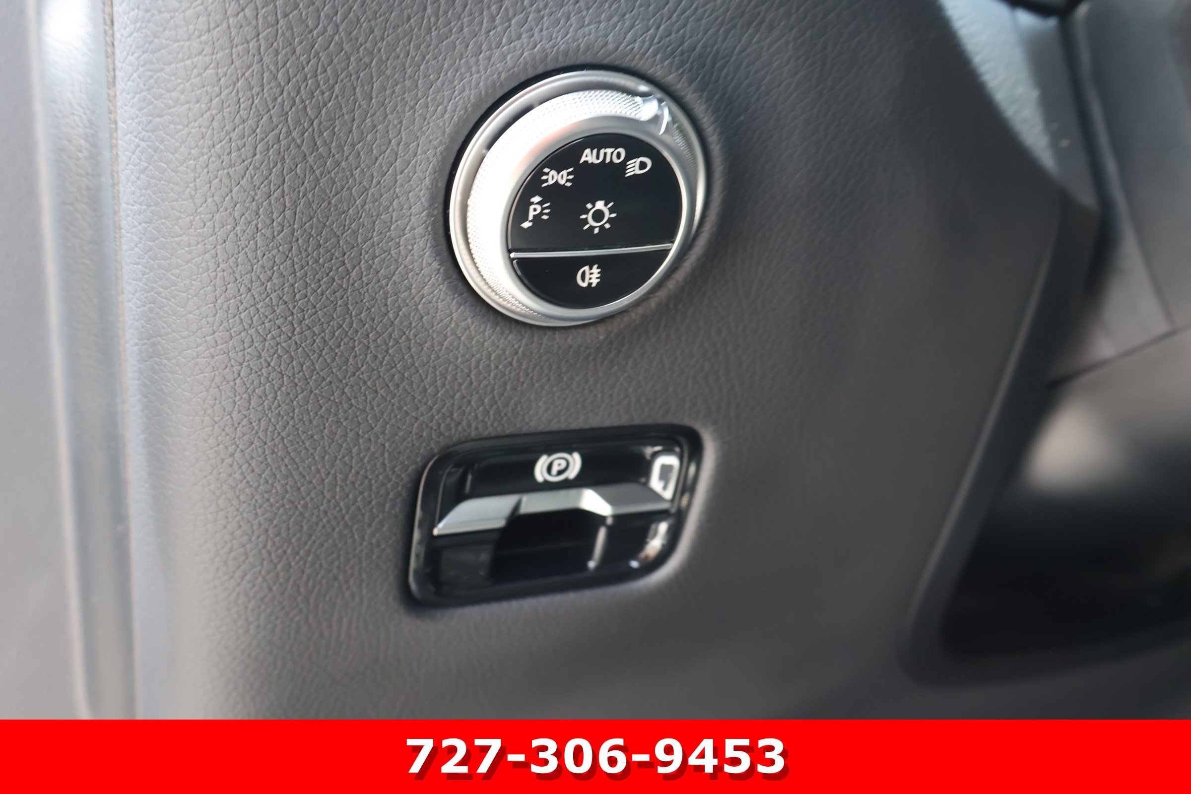 Certified Used 2025 Polar White Mercedes-Benz GLC 300 image 24