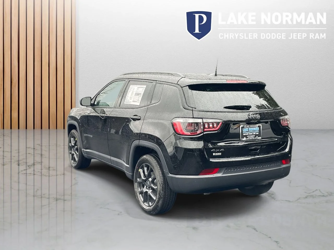 New 2026 Diamond Black Crystal Pearl-Coat Exterior Paint Jeep Latitude image 7