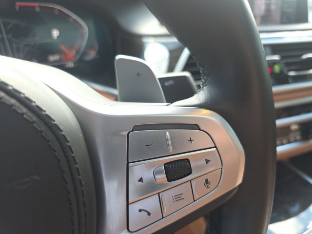 Used 2022 Gray BMW 750i xDrive image 19