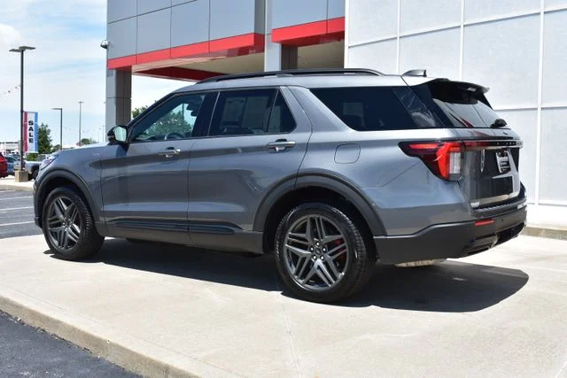 Used 2025 Gray Ford ST-Line image 7