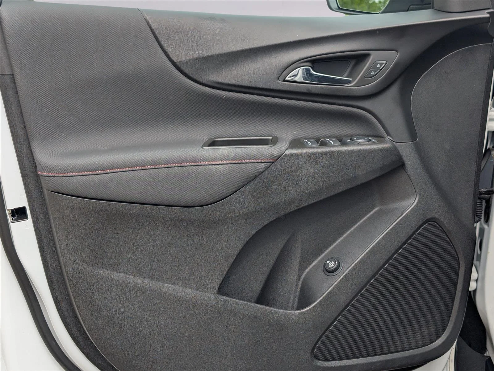 Used 2024 Iridescent Pearl Tricoat Chevrolet RS image 9