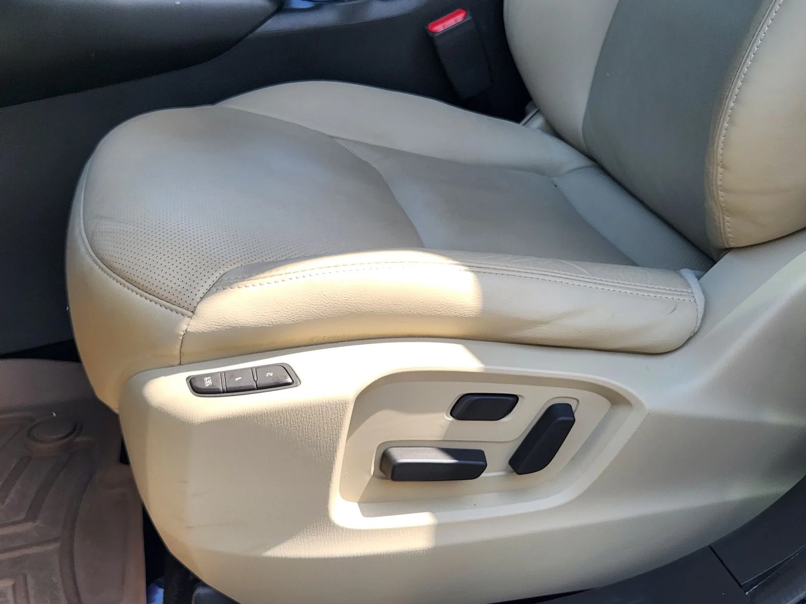 Used 2023 White Mazda Touring Plus image 22
