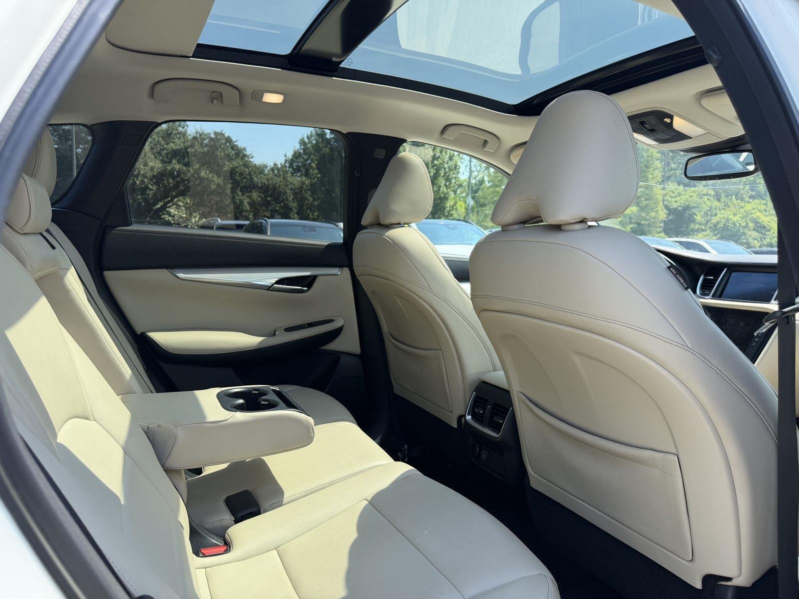 Used 2020 Majestic White INFINITI LUXE image 27