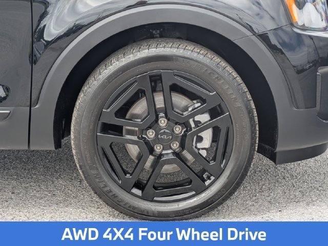 Used 2025 Black Kia EX X-Line image 12