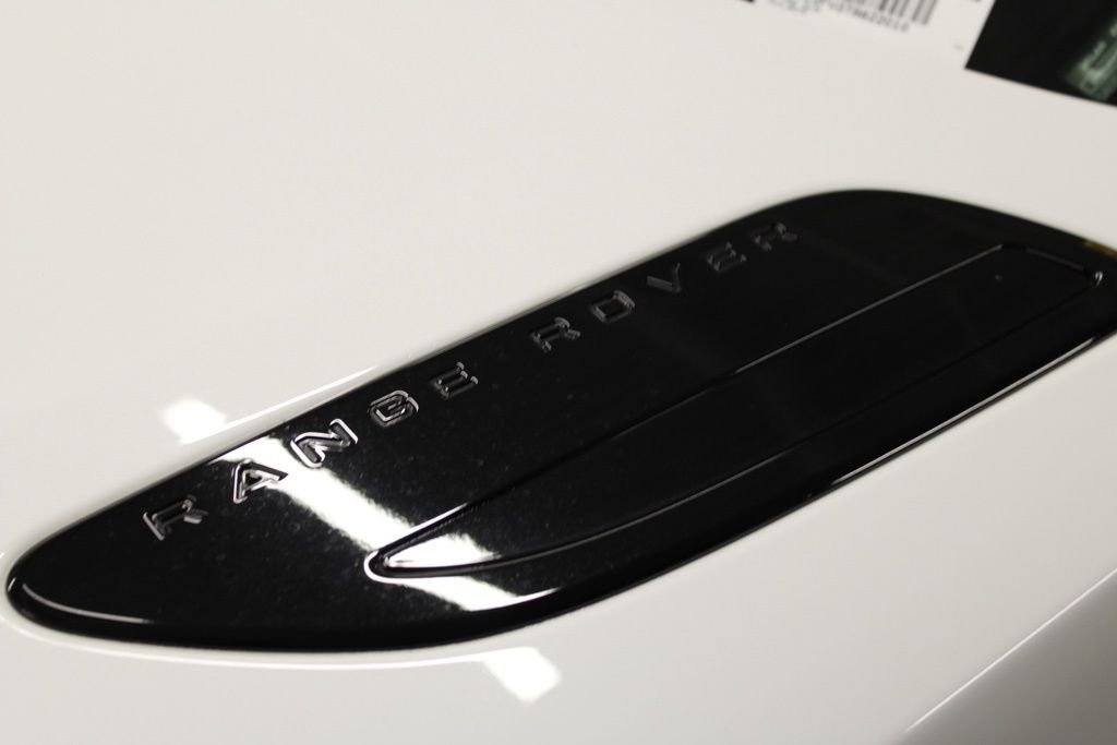 Used 2026 Fuji White Land Rover Dynamic SE image 11