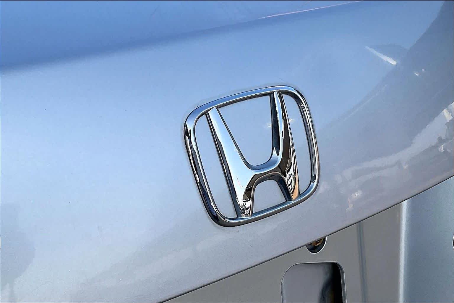 Used 2012 Polished Metal Metallic Honda SE image 27