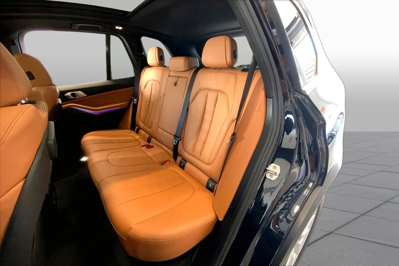Used 2021 Black Sapphire Metallic BMW xDrive40i image 20
