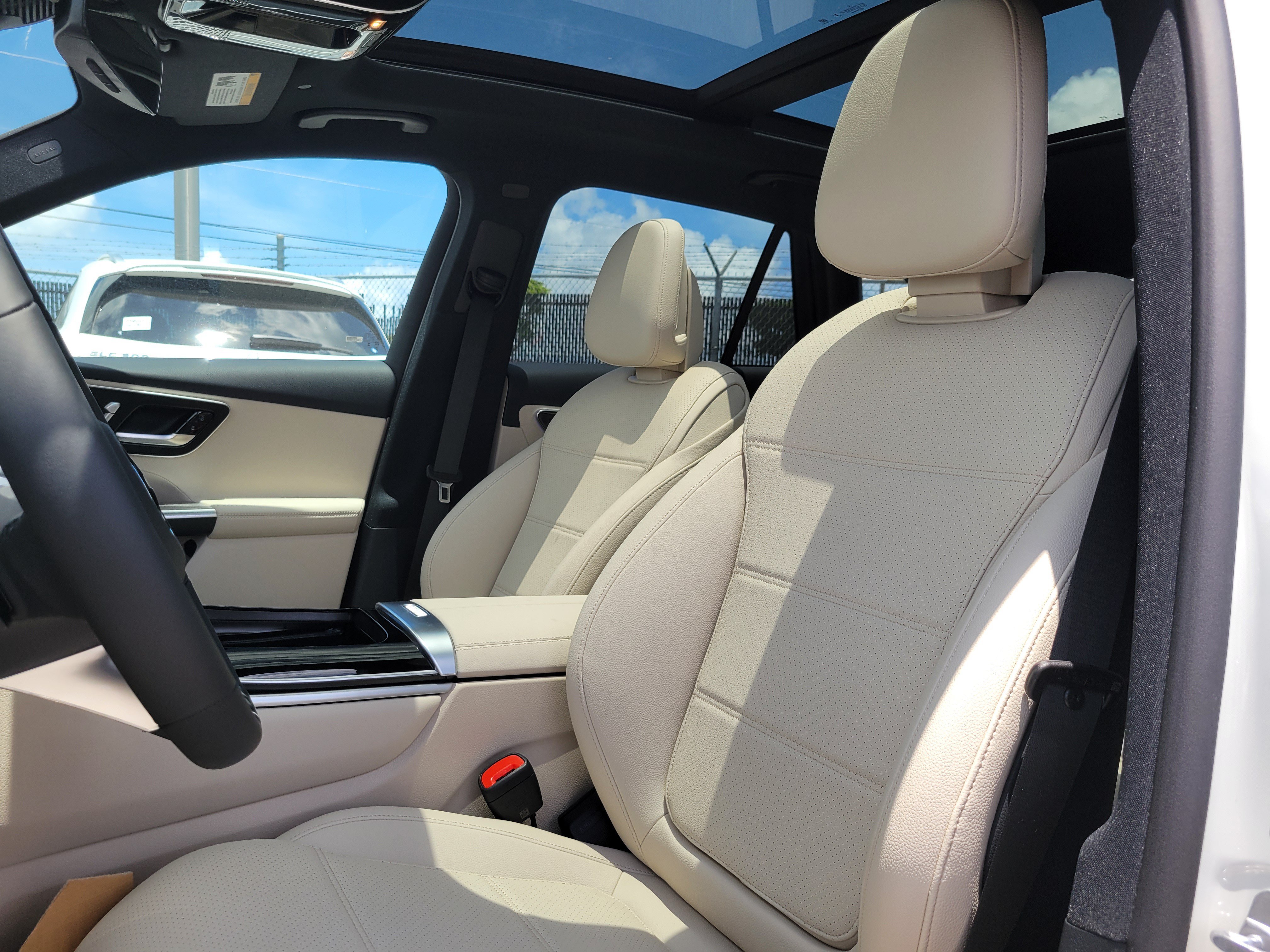 New 2026 Polar White Mercedes-Benz GLC 300 image 100
