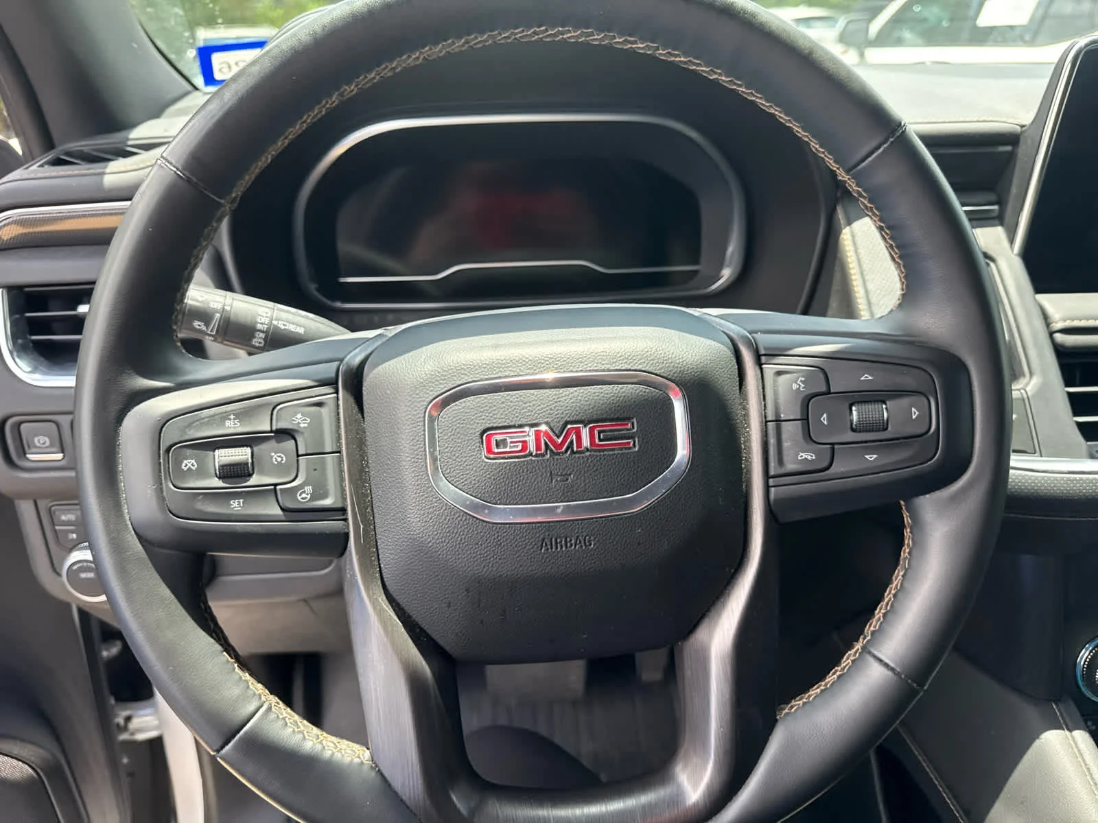 Used 2023 White Frost Tricoat GMC AT4 image 12