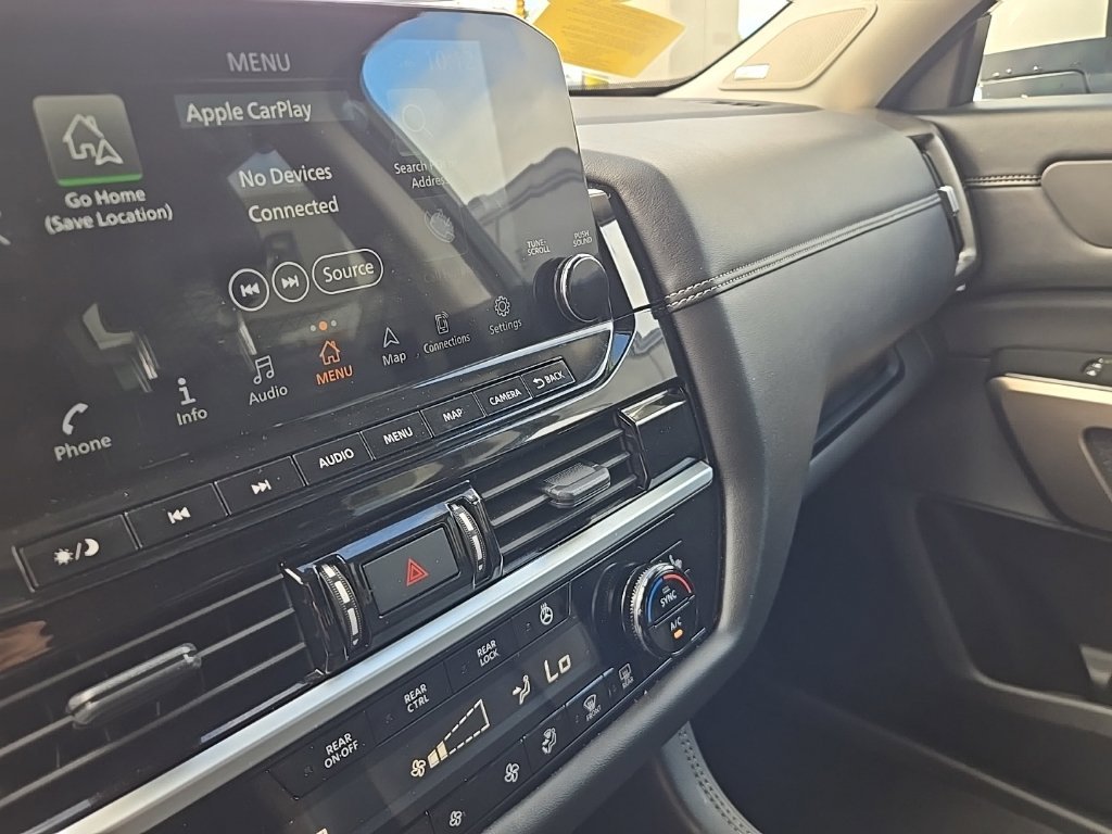 Used 2024 White Nissan Platinum image 21