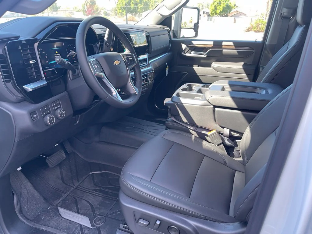 New 2026 Summit White Chevrolet LT DRW image 11