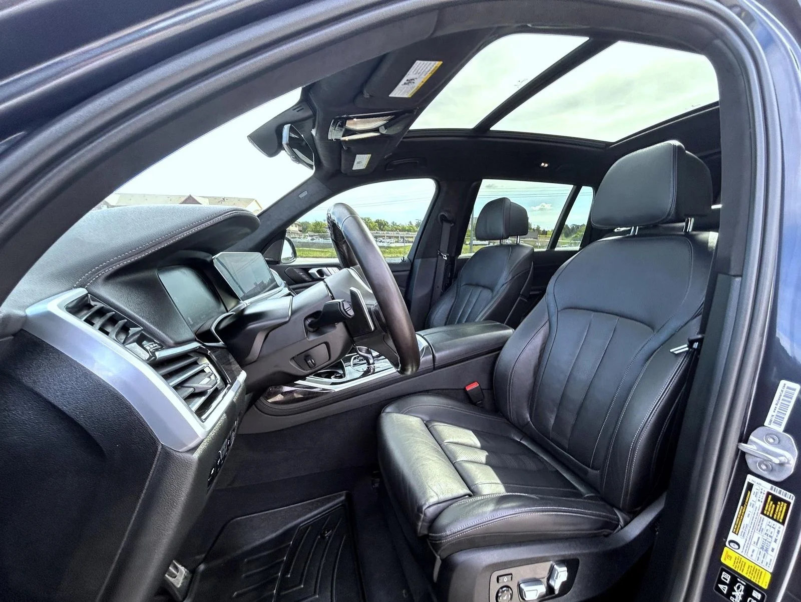Used 2020 Gray BMW M50i image 10
