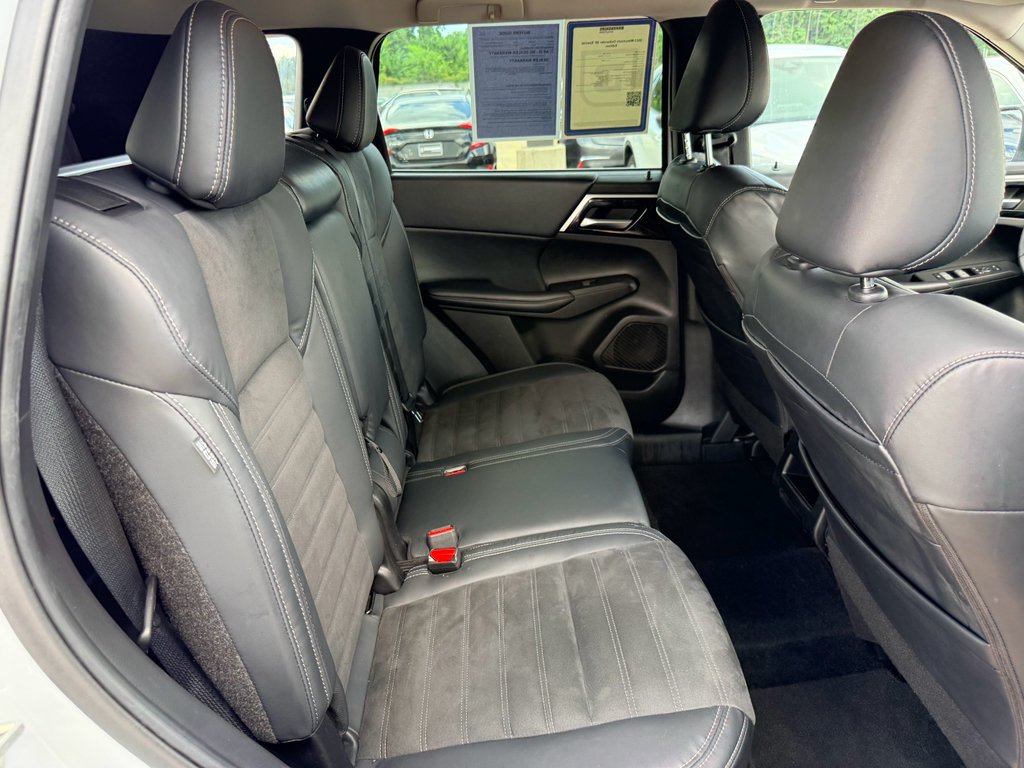 Used 2023  Mitsubishi SE Special Edition image 16