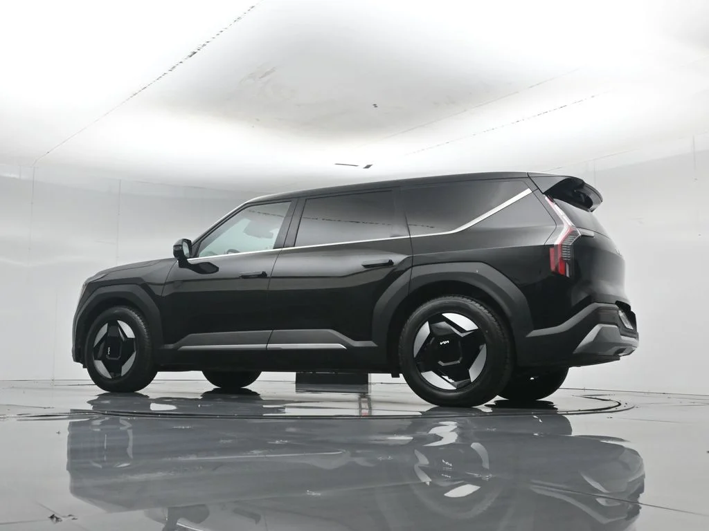 Used 2024 Black Kia Light Long Range image 55