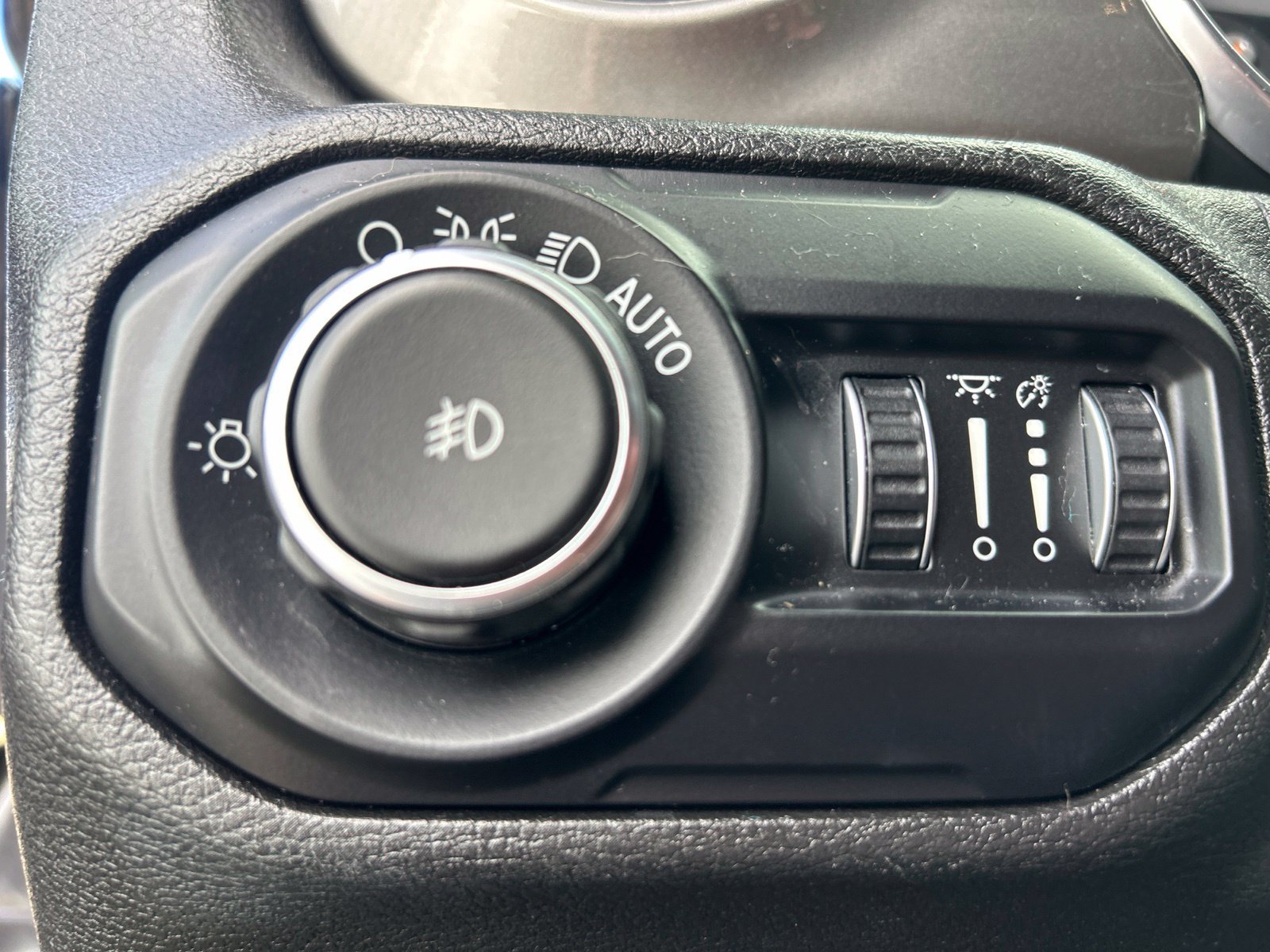 Used 2018 Gray Jeep Unlimited Sahara image 27