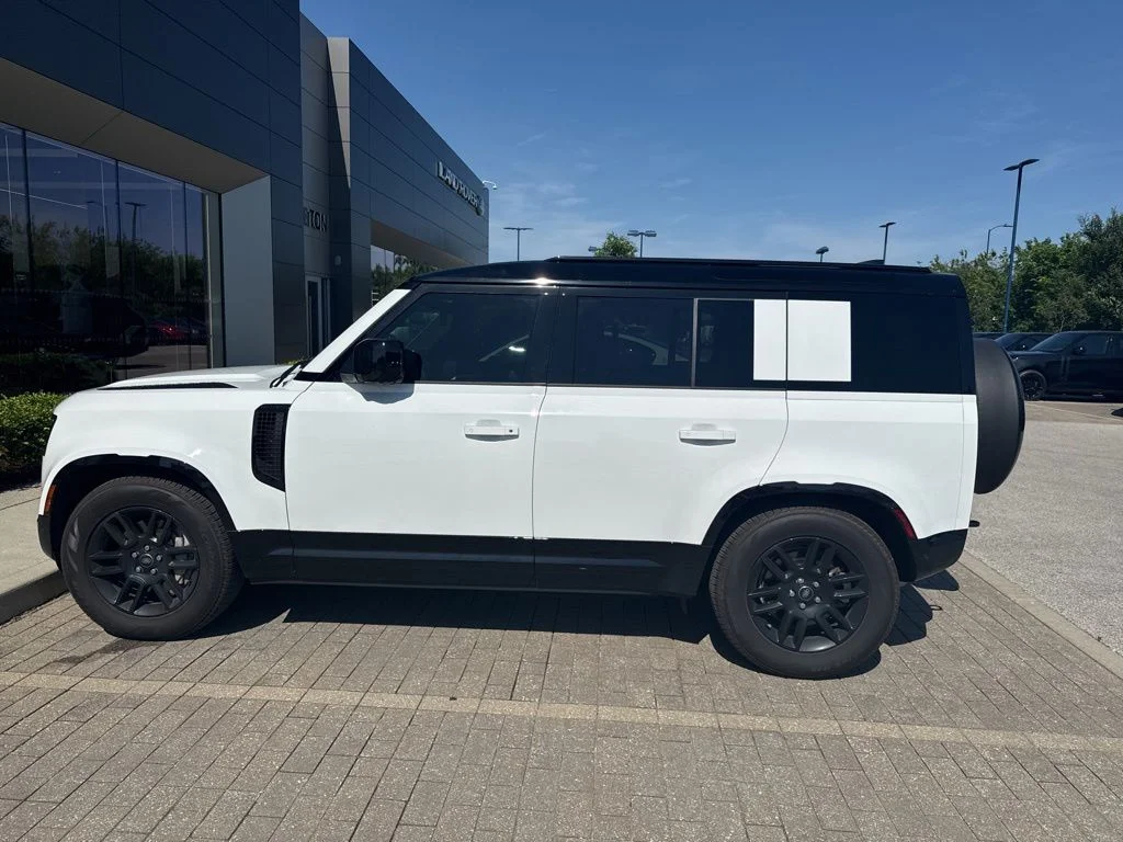 Certified Used 2025 White Land Rover X-Dynamic SE image 8