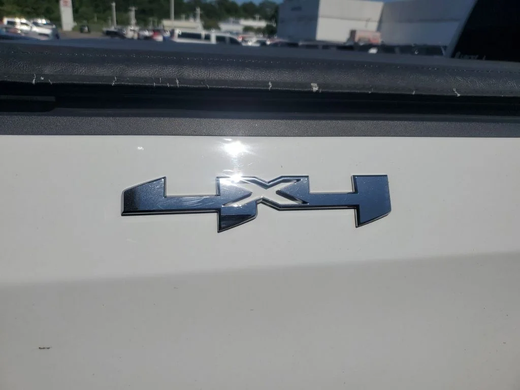 Used 2019  GMC SLE image 6