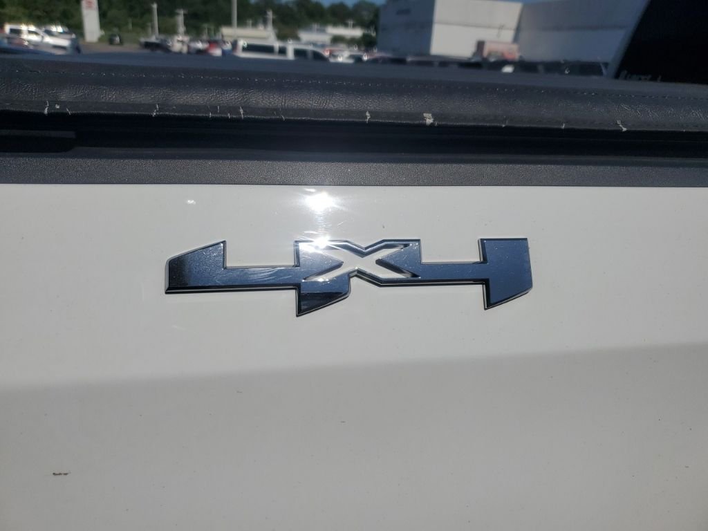 Used 2019  GMC SLE image 6