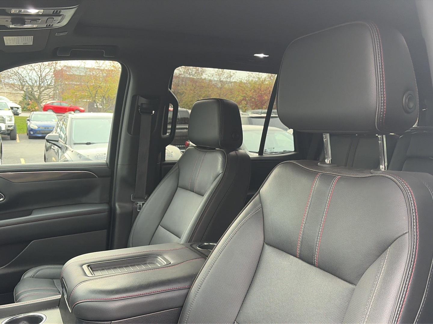 Used 2023 Wh Chevrolet  image 14