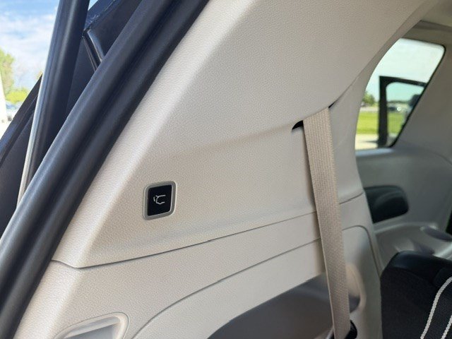 Used 2023 Brilliant Black Crystal Pearlcoat Chrysler Touring L image 32