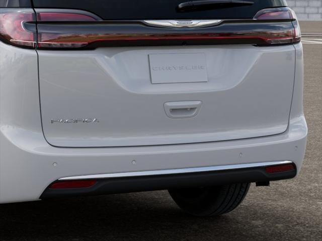 New 2026 Bright White Clear-Coat Exterior Paint Chrysler Select image 65