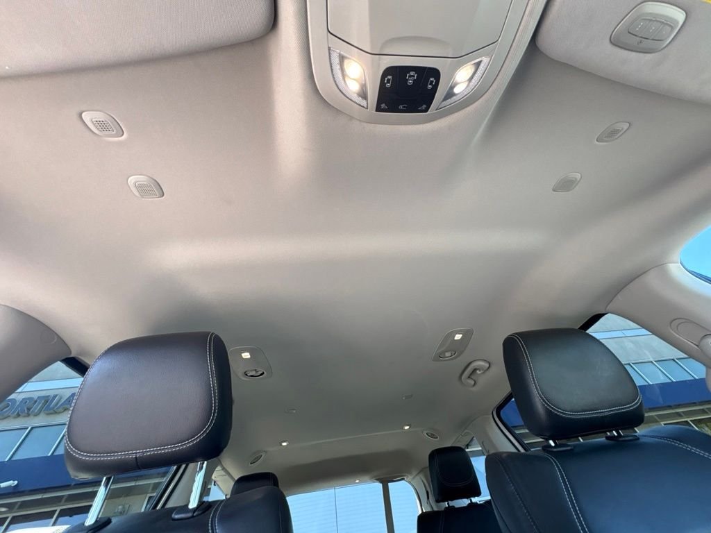 Used 2022 White Chrysler Touring L image 29