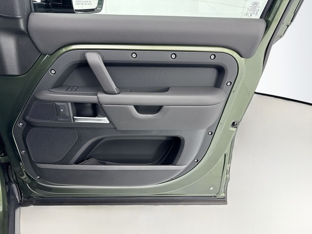 New 2026 Woolstone Green Land Rover X-Dynamic SE image 24