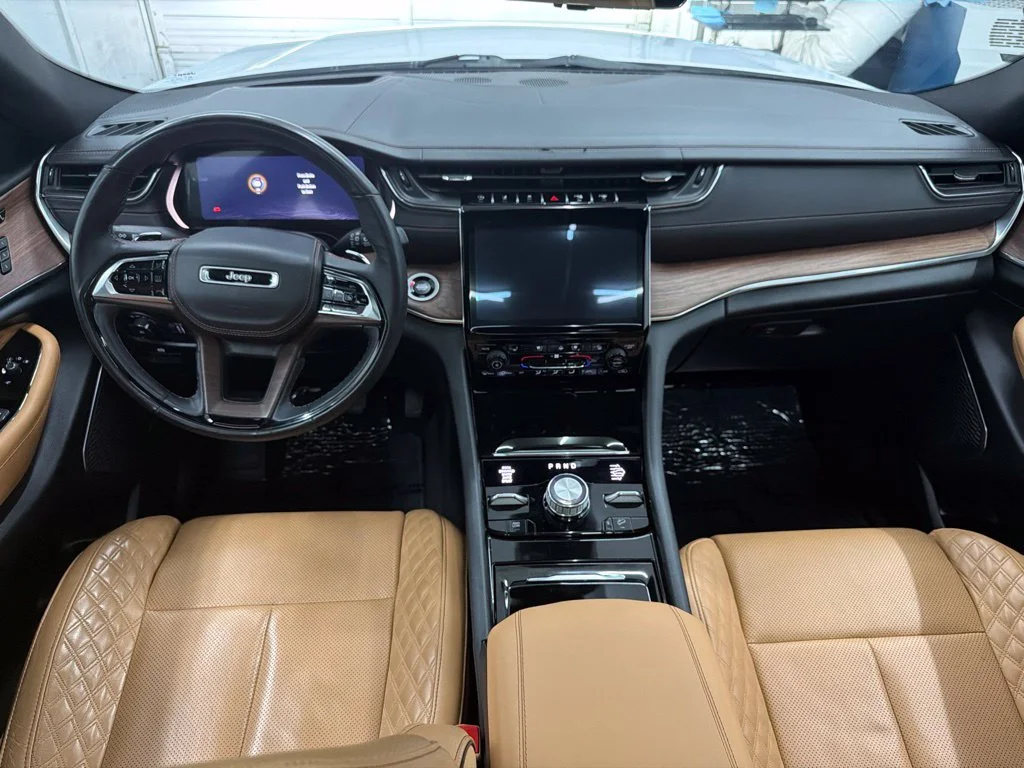 Used 2023 White Jeep Summit image 27