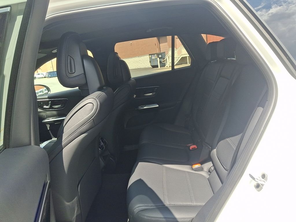 New 2026 Polar White Mercedes-Benz GLC 300 image 7