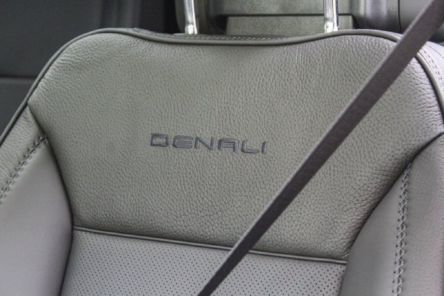 2027 GMC Yukon Denali - Photo 32