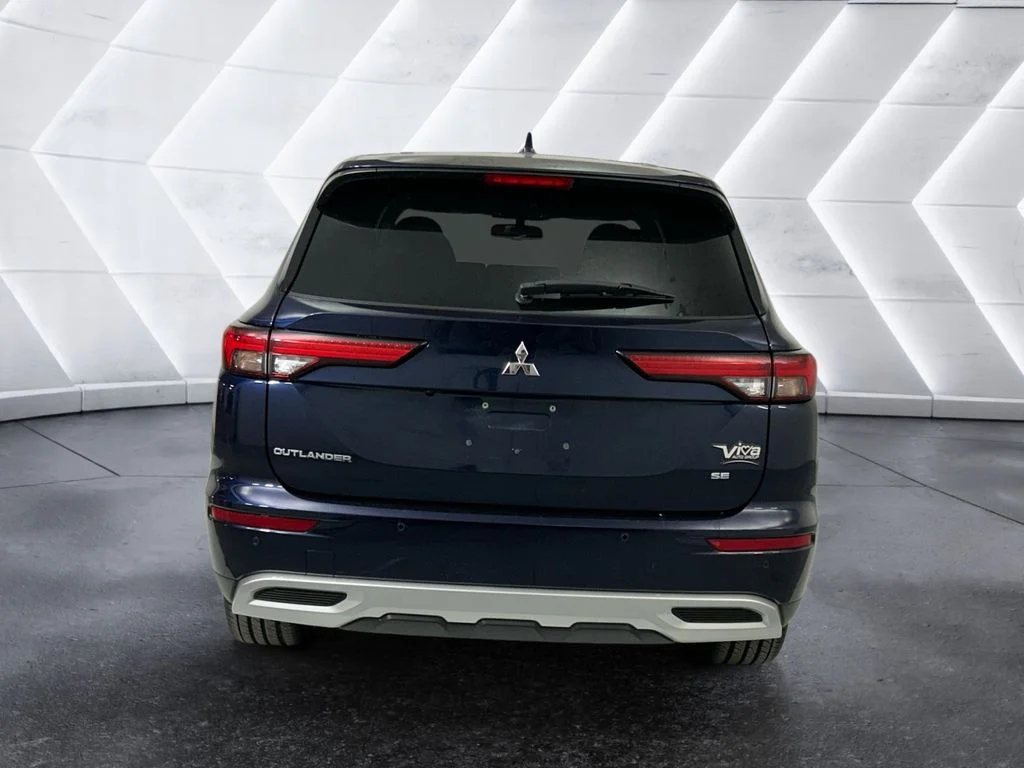 Used 2024 Blue Mitsubishi SE image 5