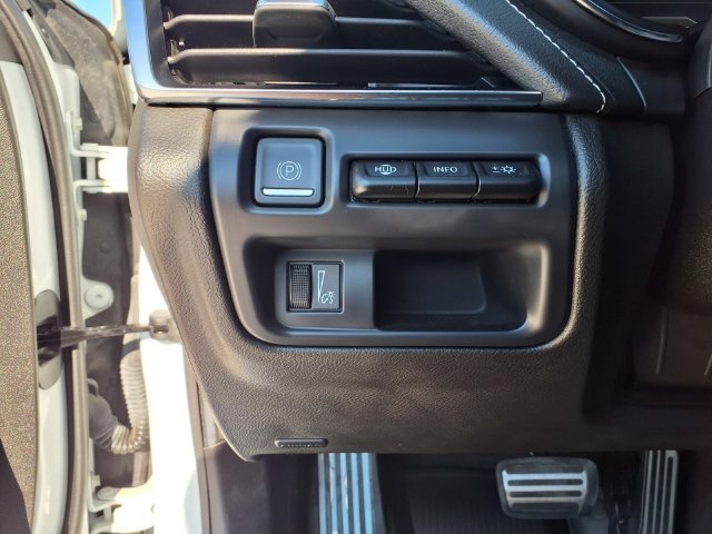 Used 2024 White Cadillac V-Series image 21