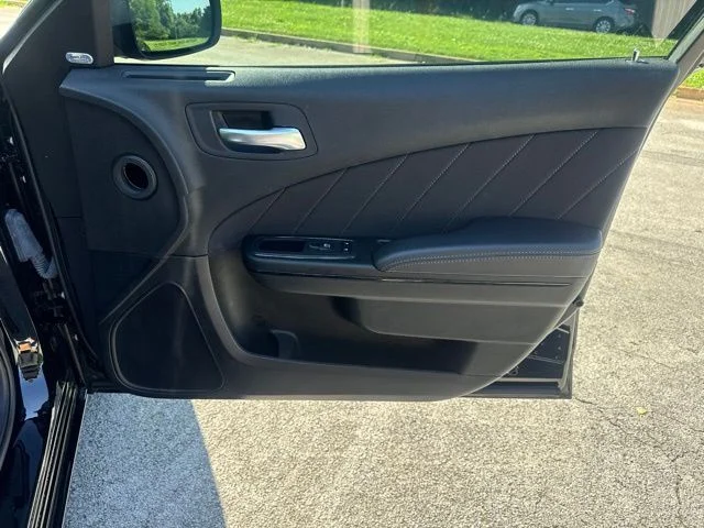 Used 2023 Black Dodge SXT image 9