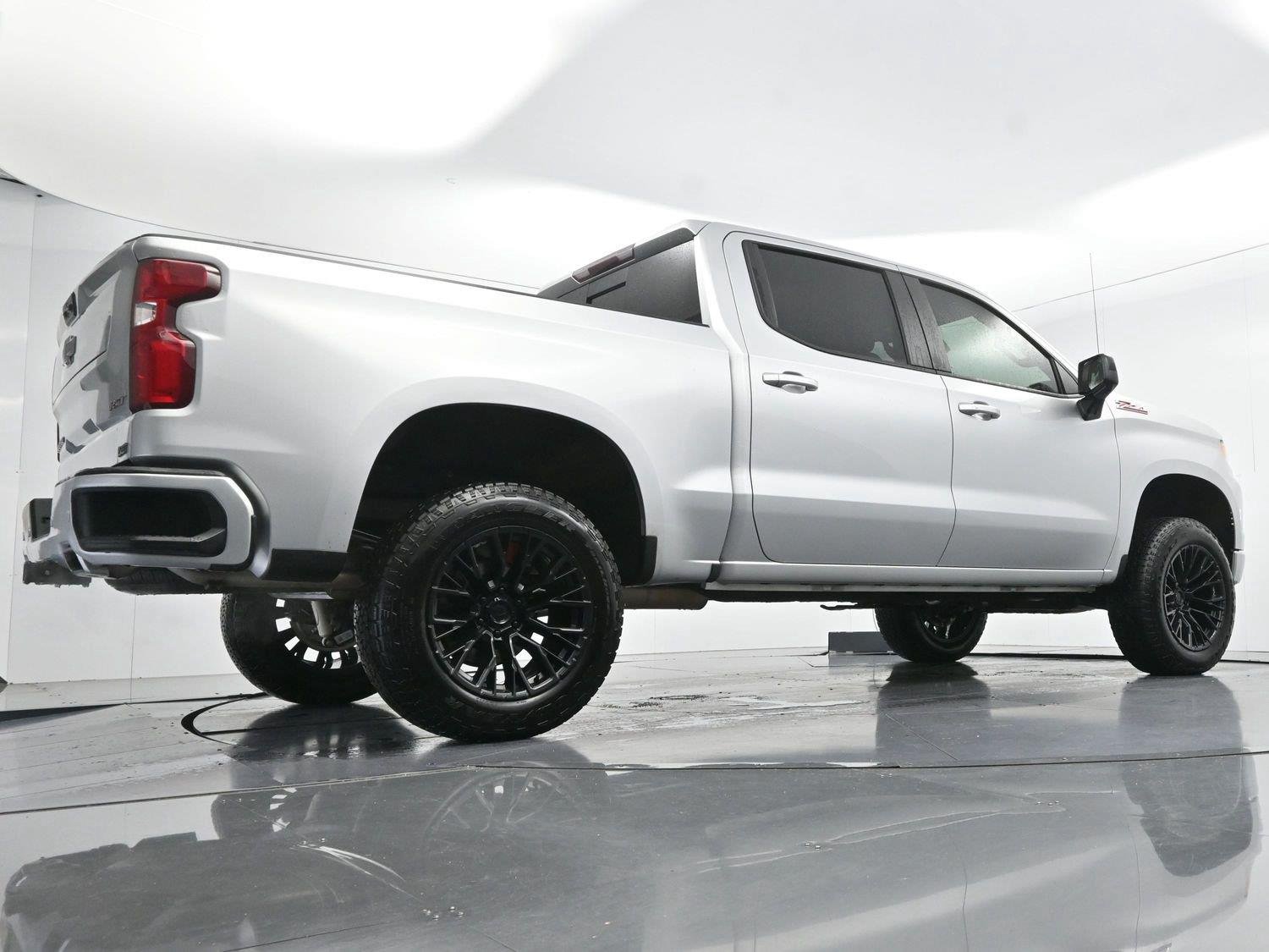 Used 2022 Silver Ice Metallic Chevrolet RST image 49