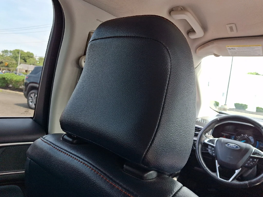 Used 2022 Black Ford SEL image 14