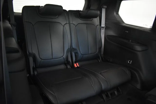 New 2026 Bright White Clear-Coat Exterior Paint Jeep Limited Reserve image 16
