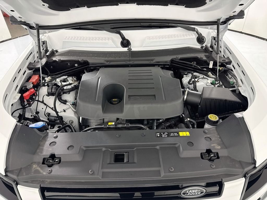 New 2026 Fuji White Land Rover S image 31