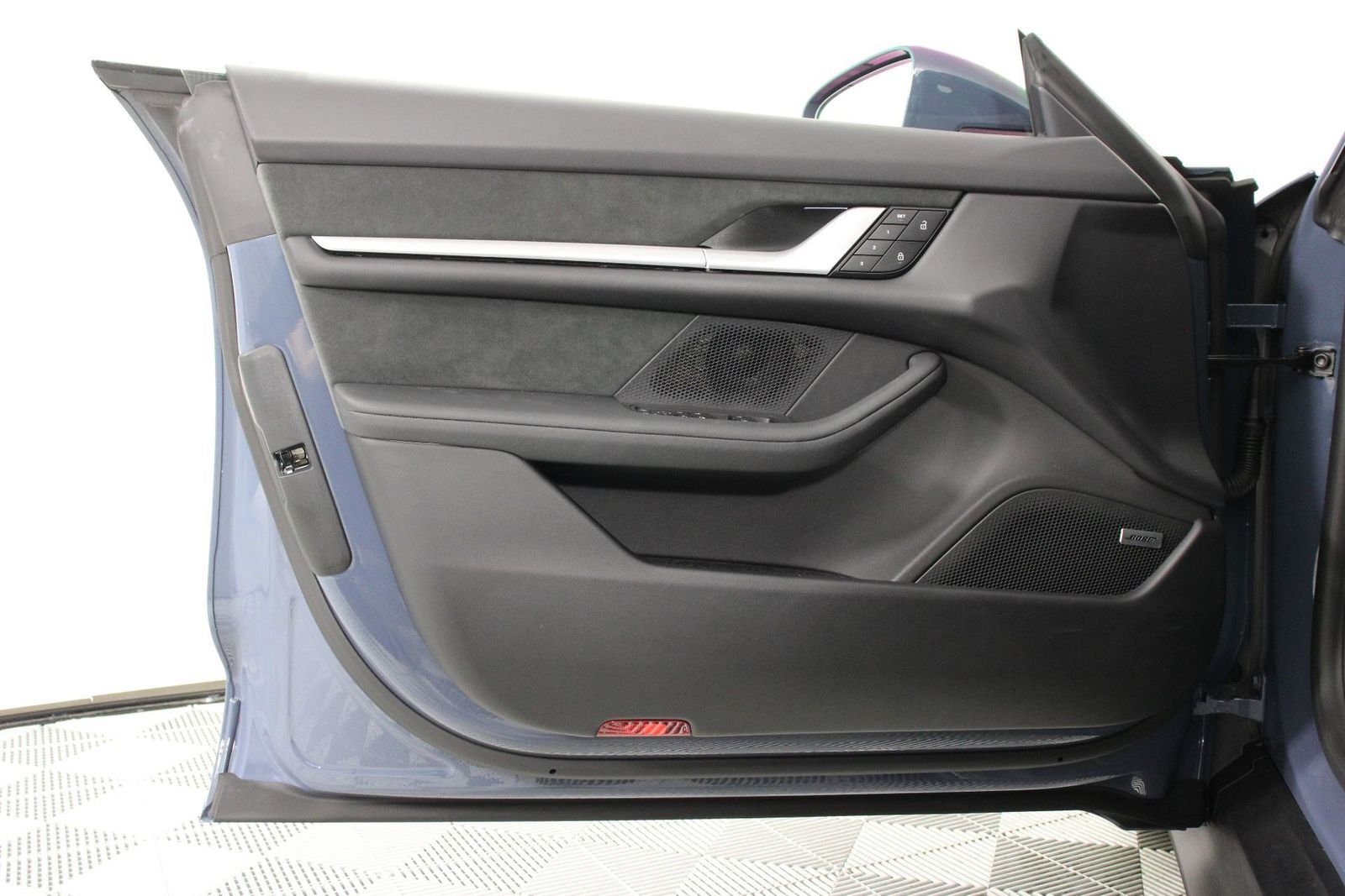 2025 Porsche Taycan Turbo GT with Weissach Package - Photo 21