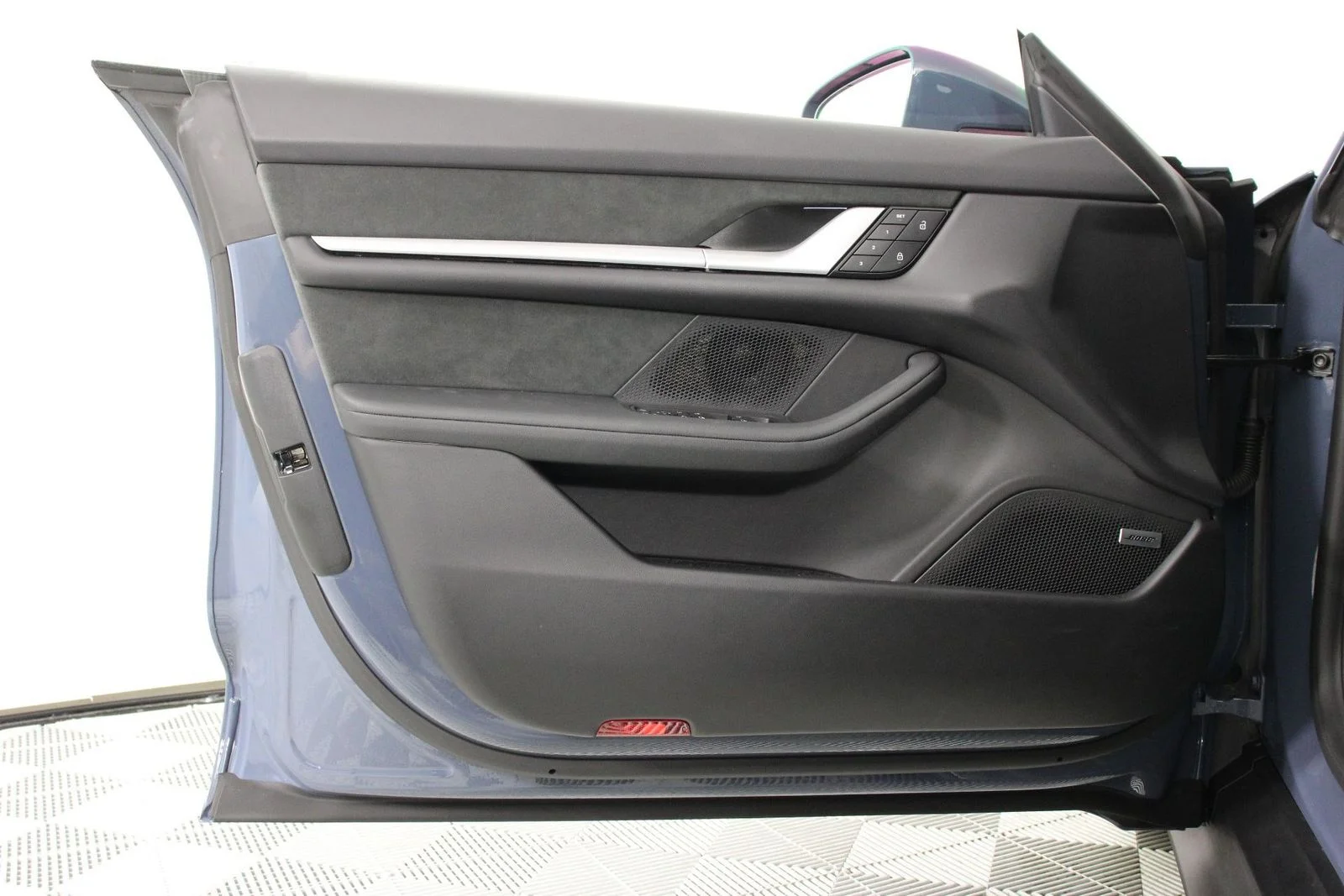 2025 Porsche Taycan Turbo GT with Weissach Package - Photo 21