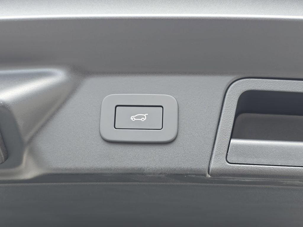 New 2026 Arroios Grey Land Rover Dynamic SE image 13