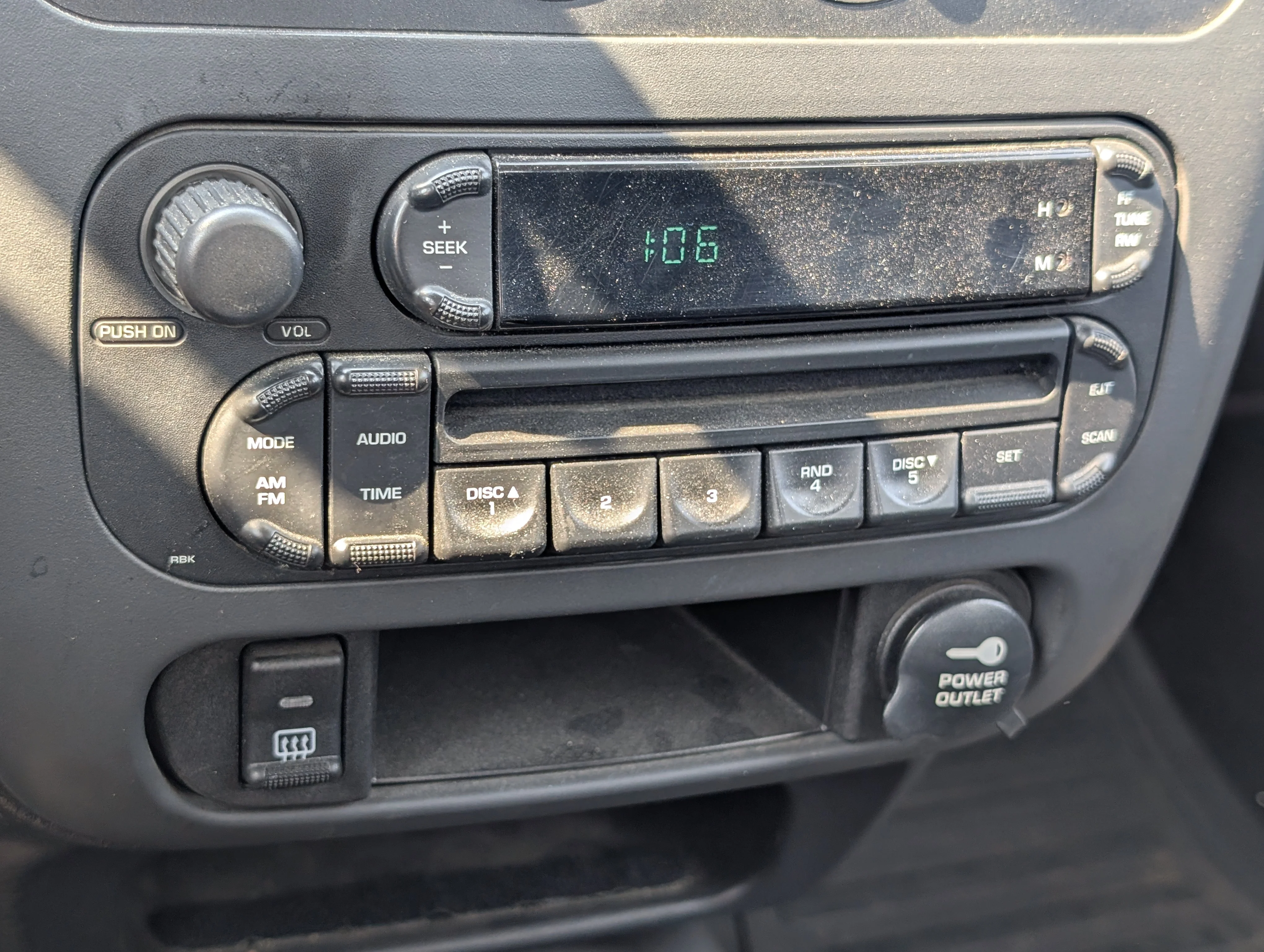 Used 2005 Mineral Gray Metallic Dodge Base image 26